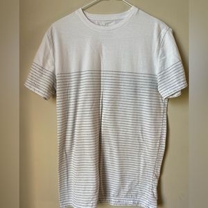 Men’s Medium White with gray stripes short sleeve Tshirt